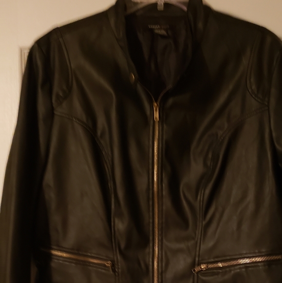 leather like jacket-removing to donate soon - Picture 4 of 11